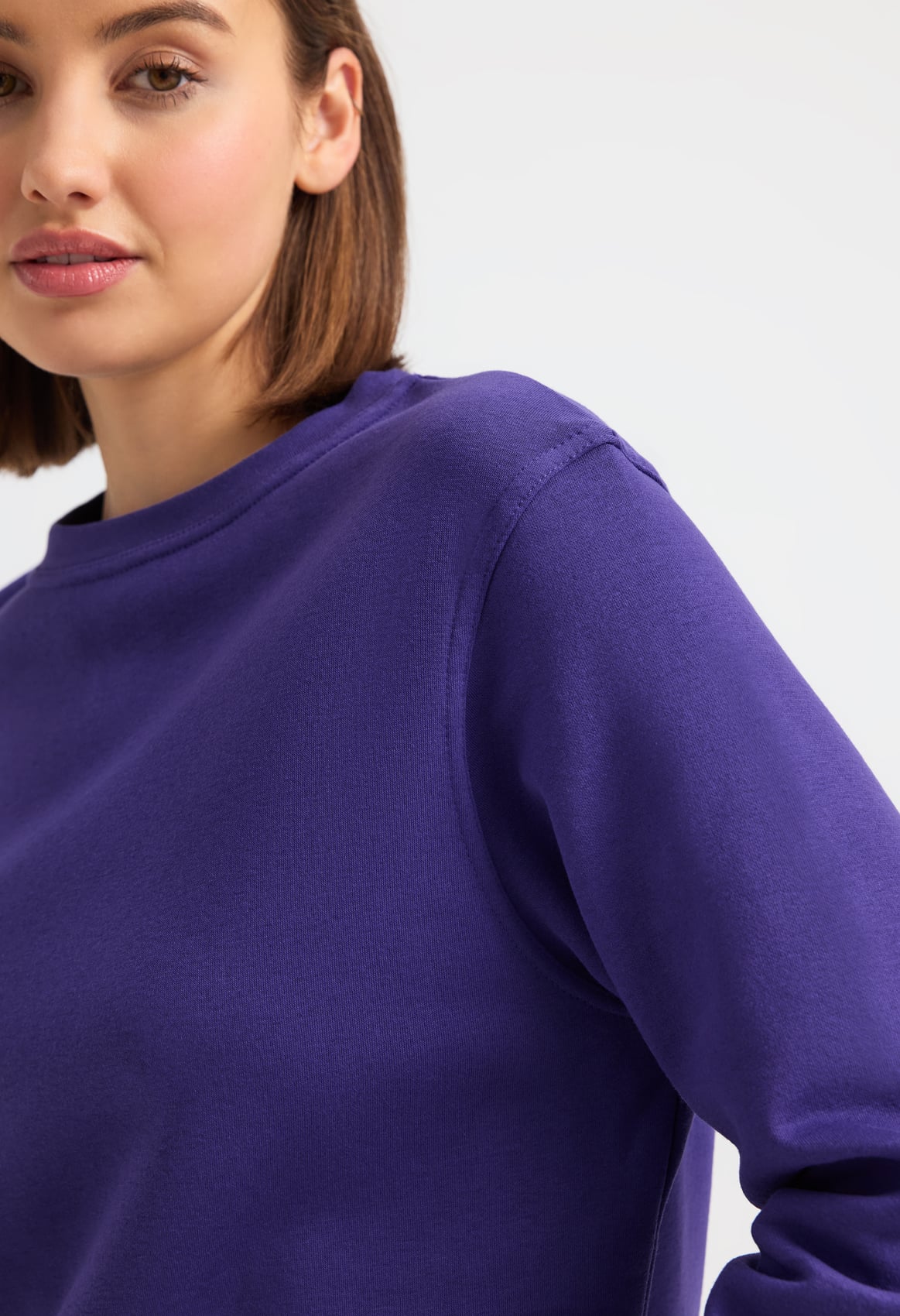 Ladies' Deluxe Crew Neck Sweatshirt - 280gsm 60/40 Ring-Spun Cotton | 8 Colours